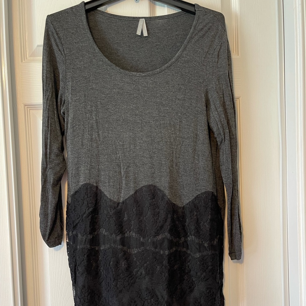 Super cute 3/4 length shirt, size M